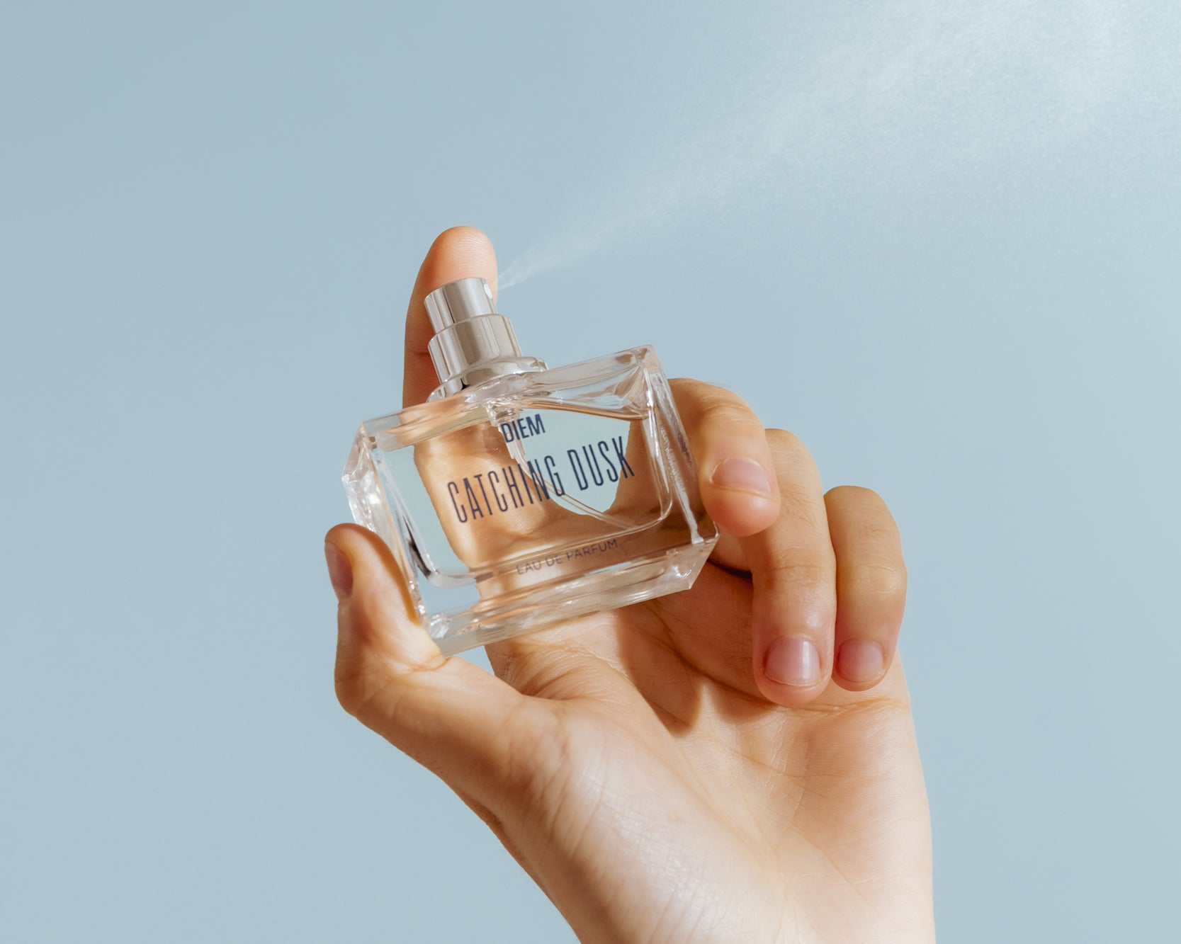 The Art of Scent: How to Apply Perfume or Cologne Correctly