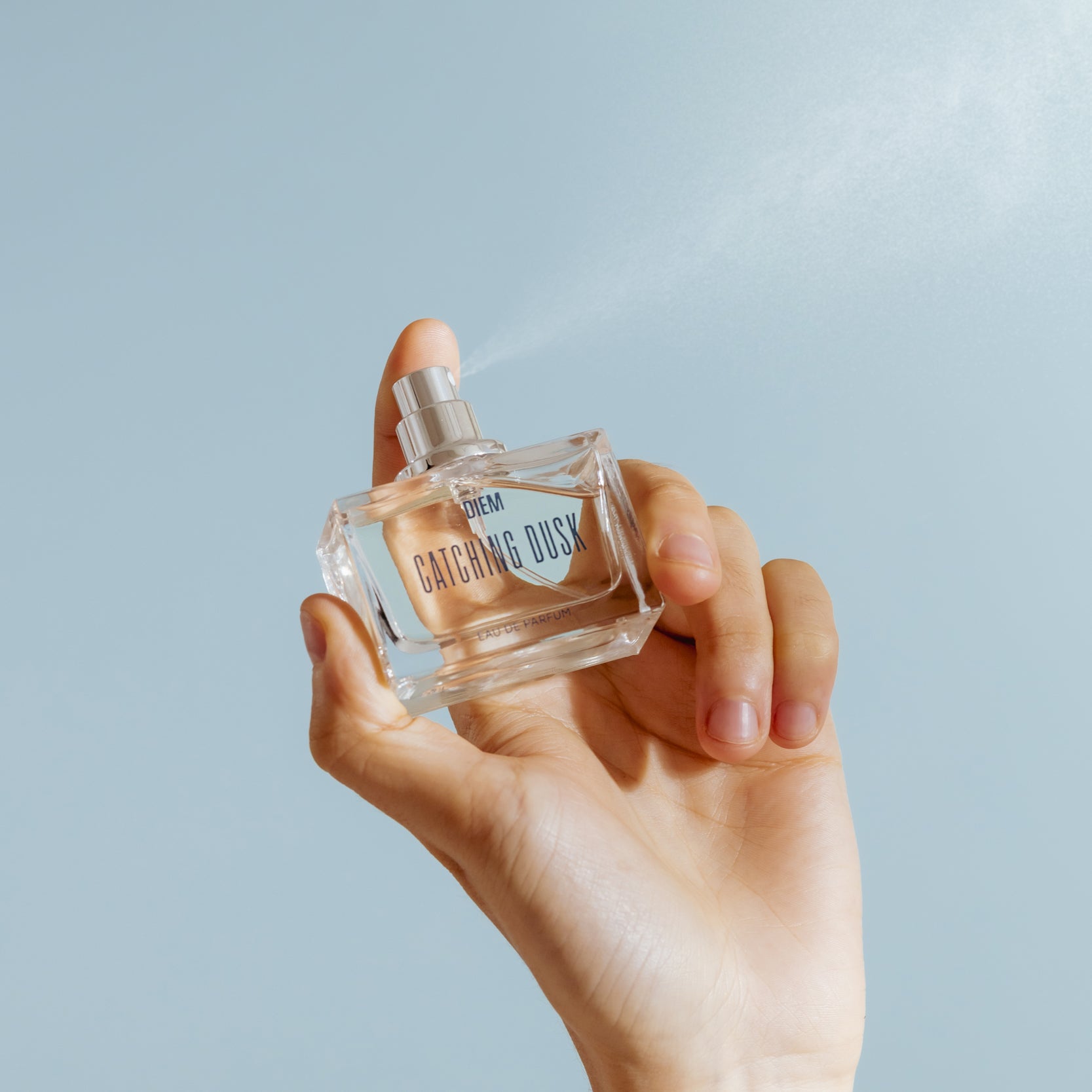 The Art of Scent: How to Apply Perfume or Cologne Correctly