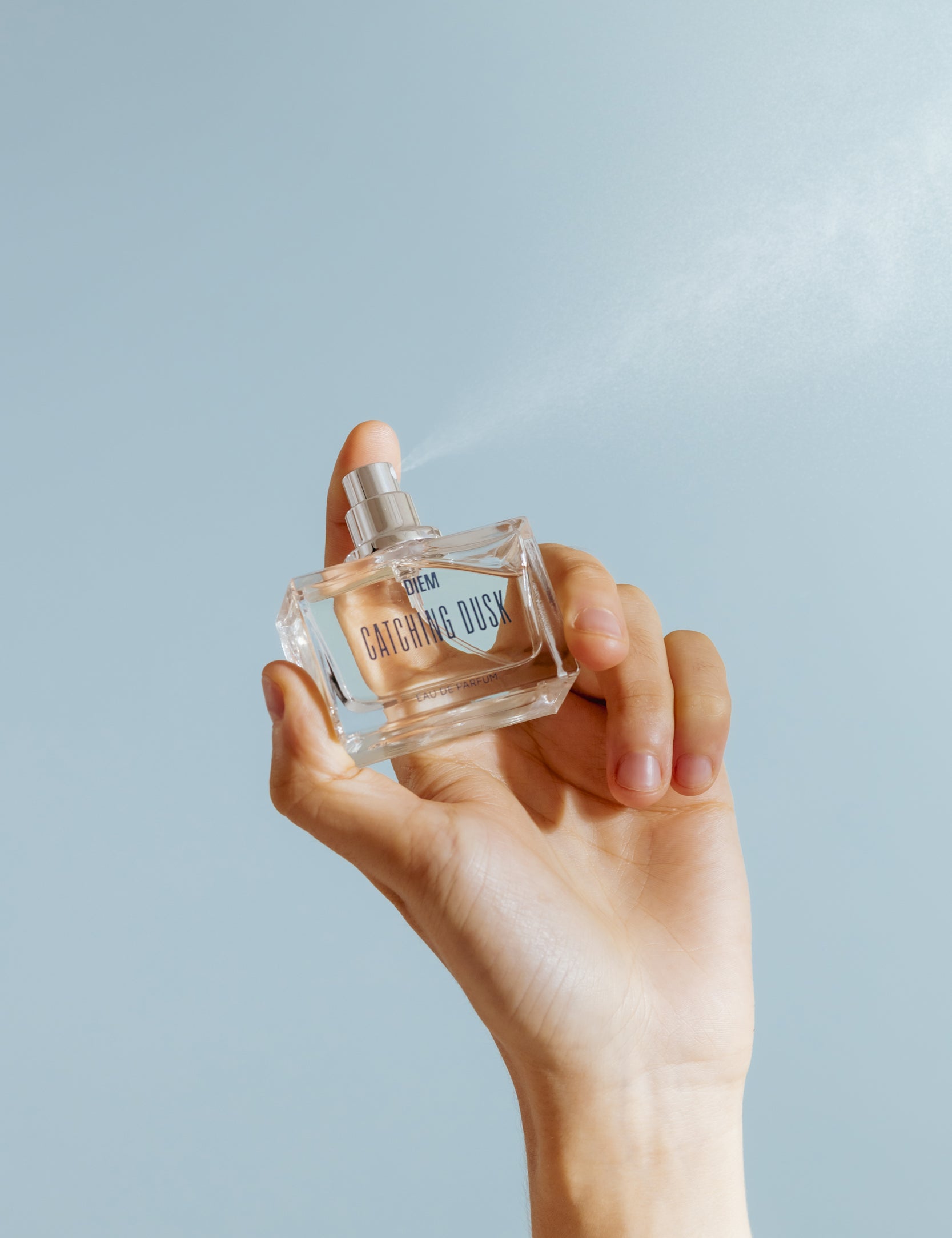 The Art of Scent: How to Apply Perfume or Cologne Correctly